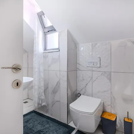 Sea View Duplex W Terrace In Goldenhorn Apartment